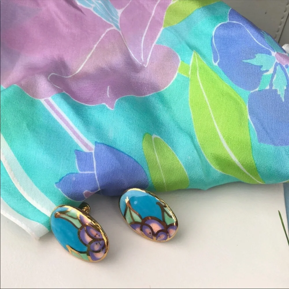 Vera Neumann Elegant  Pointed edges silk scarf - Picture 9 of 12